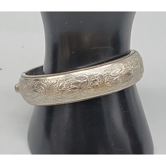 Floral Etched Hinged Bangle Bracelet Size 6.5" Vintage 16mm Wide